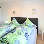 Apartment Luxurious In Near Public Pool *