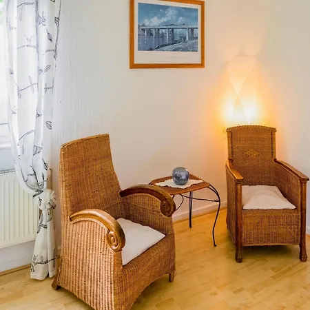 Luxurious In Near Public Pool Medebach