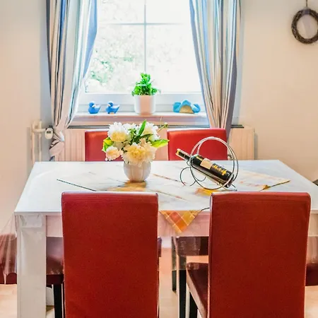 Apartment Luxurious In Near Public Pool *
