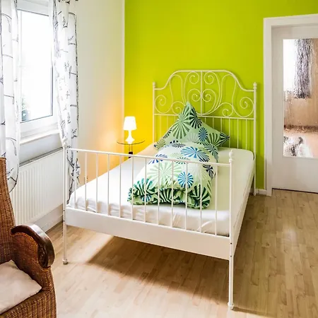 Luxurious In Near Public Pool Apartment *