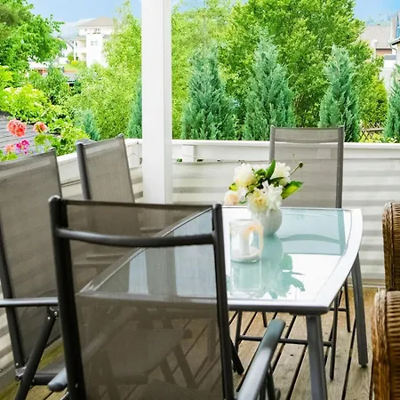Luxurious In Near Public Pool Apartment *