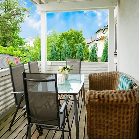 Luxurious In Near Public Pool Apartment