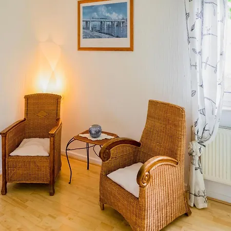 Apartment Luxurious In Near Public Pool *