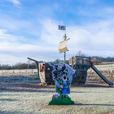 Luxurious In Near Public Pool