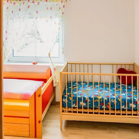 Luxurious In Near Public Pool Medebach