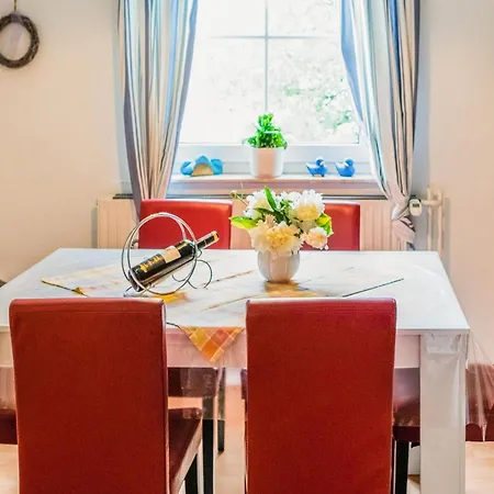 Luxurious In Near Public Pool Apartamento Medebach