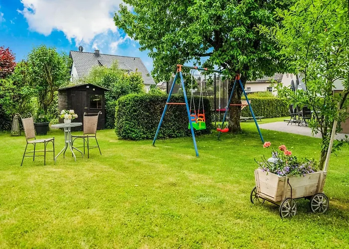 Luxurious In Near Public Pool Apartman Medebach